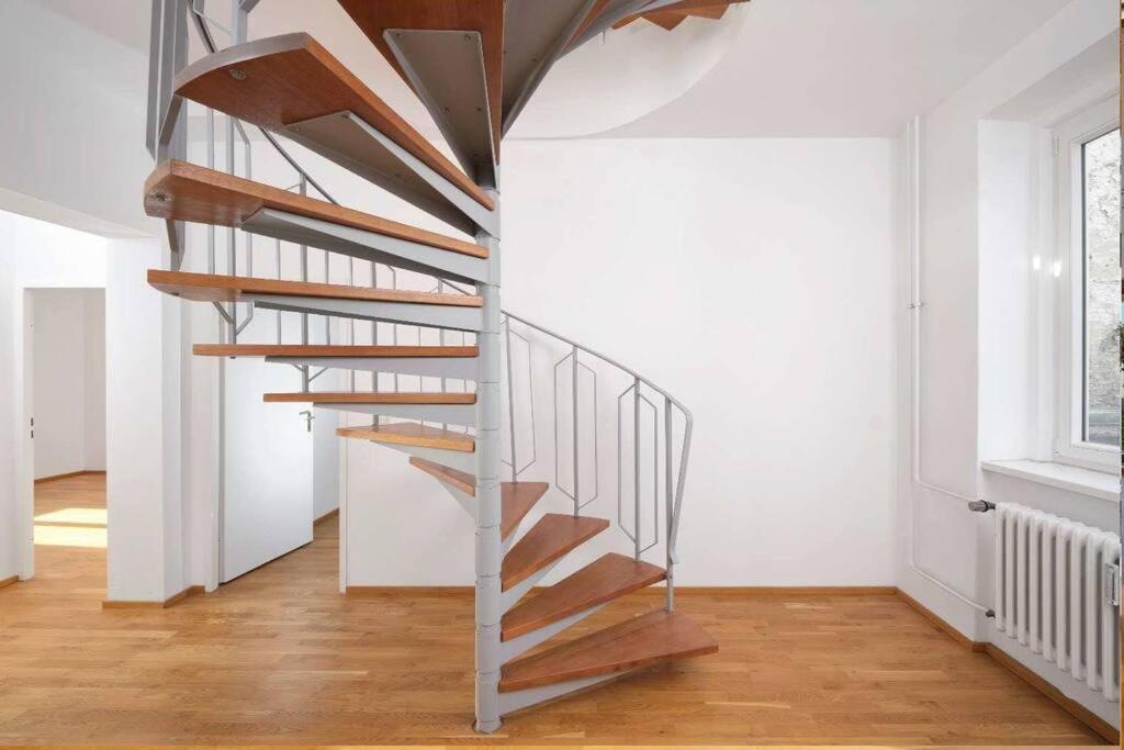 Penthouse + 2 Balconies & Terrace Apartment *